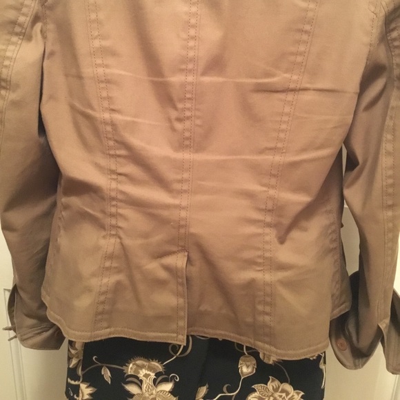 Designer Blazer w/Matching Shell - Picture 4 of 5